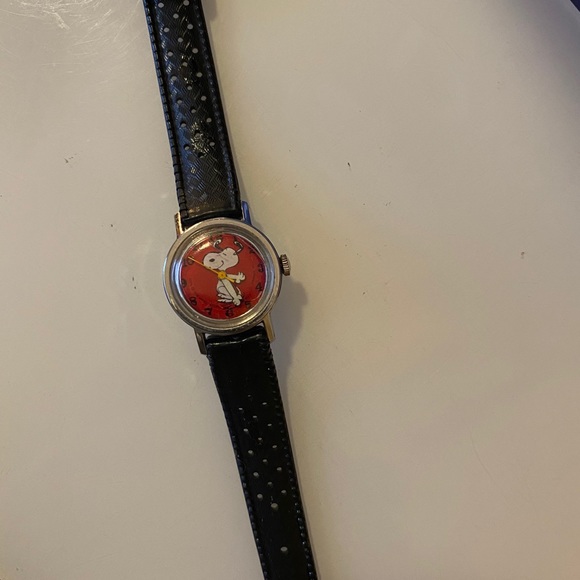 Need repair Vintage 1960s ‘Snoopy’ by ‘Timex’ Hand-Wind‎ Watch main image 5